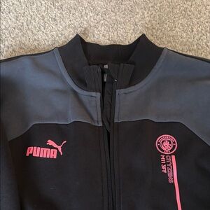 NWOT Man City Men’s Small Puma Black & Gray Jacket w/ Pink Accents Full Zip ⚽️